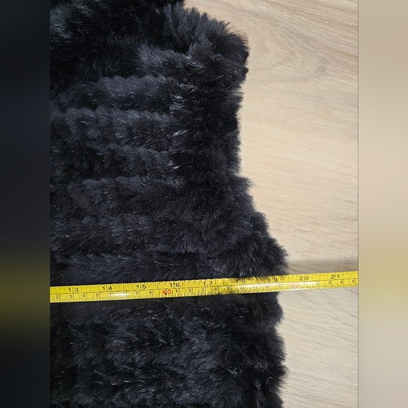 Black Saks Fifth Avenue Fur Vest M/L - Picture 9 of 11